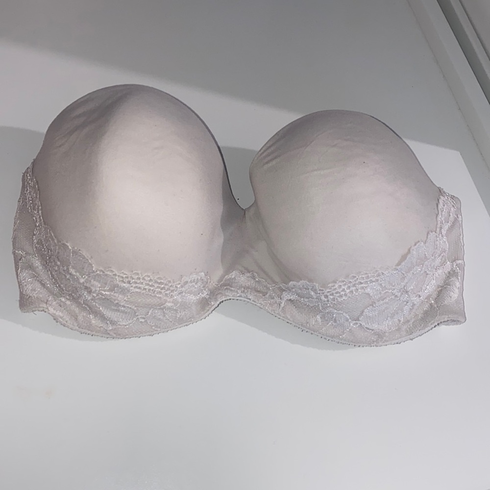 Victoria’s Secret Body by Victoria strapless bra in white with lace 32D